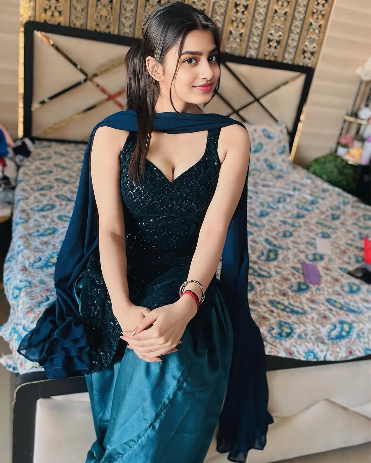 surat-call-girls-service-pic-sexy-hot-lady-first